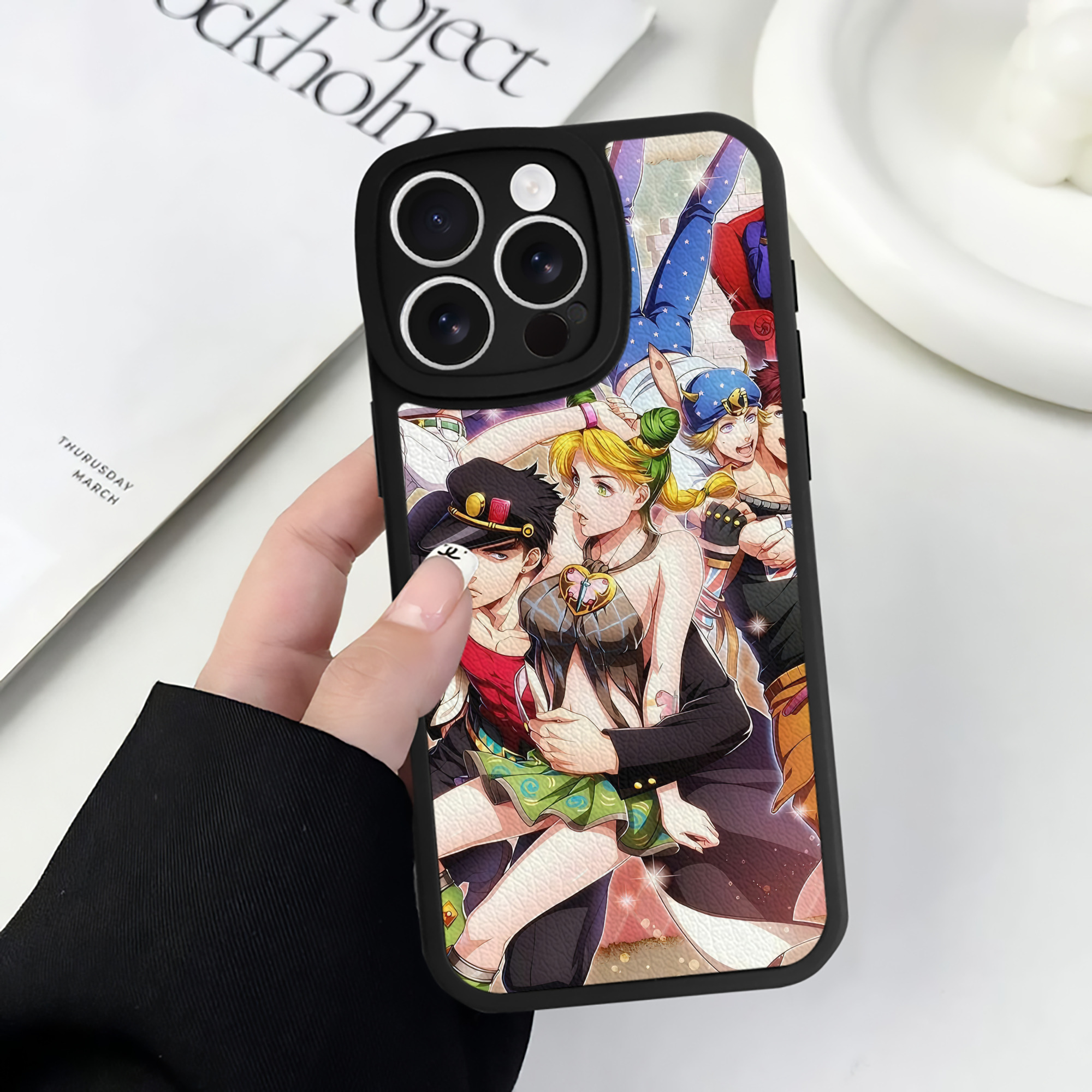 （画像用） ジョジョの奇妙な冒険 JoJo's Bizarre Adventure 【iPhone 16シリーズ対応】シリコンスマホケース（レザー調） 材質：シリコン